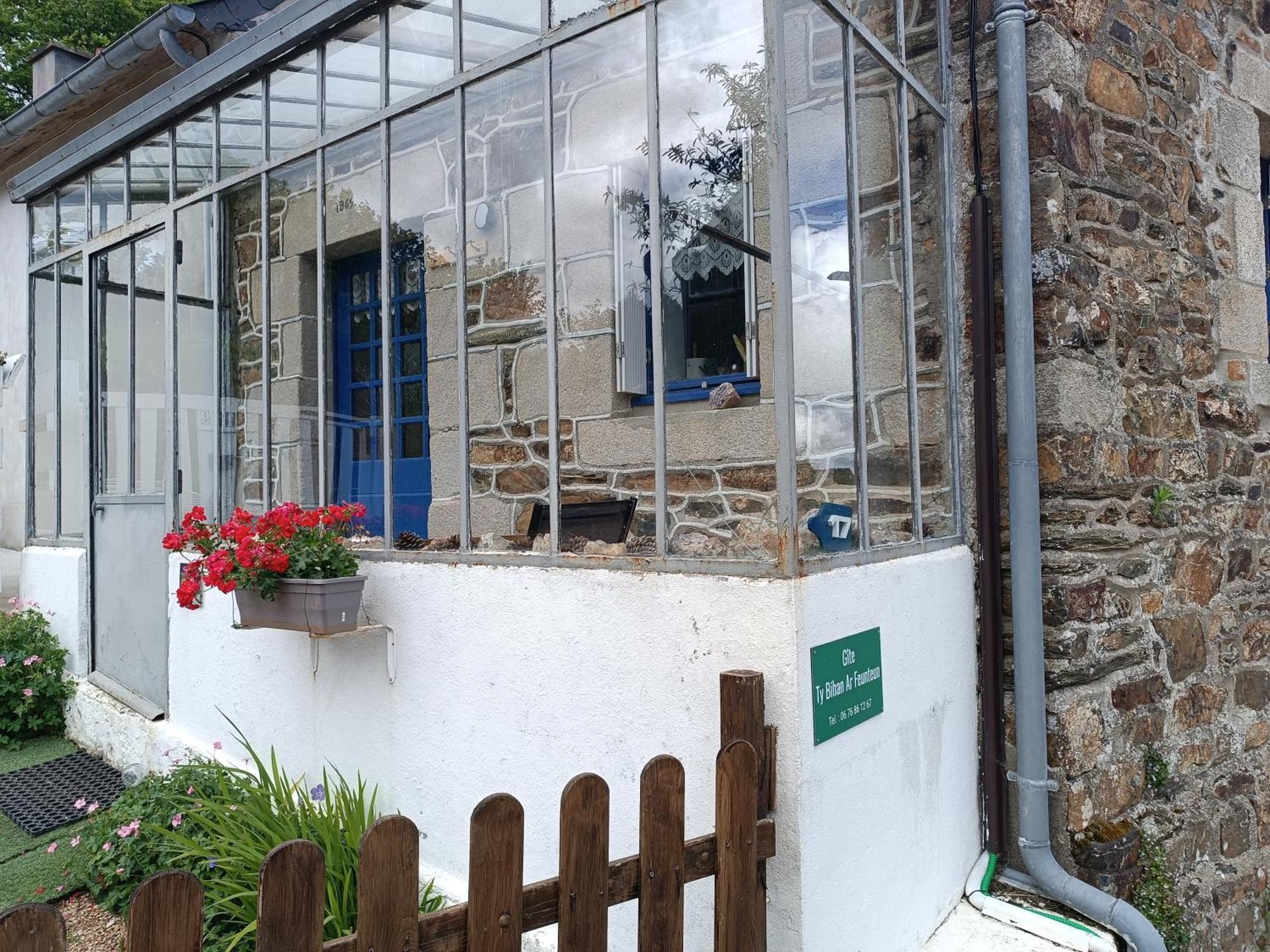 Petit Gite Cocoon Ty Bihan Ar Feunteun Scrignac Exterior photo